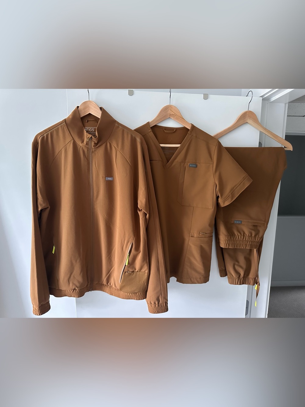 Figs Men’s Camel Brown Bomber Jacket M Womens Indestructible Highwaist Jogger L